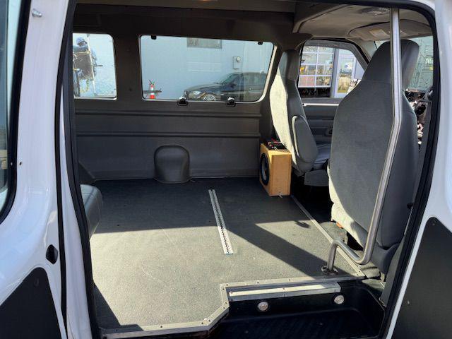 2013 Ford E-350 Super Duty Commercial