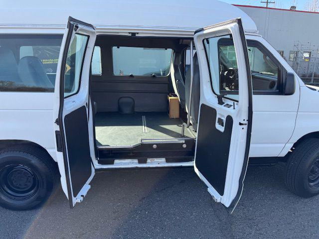 2013 Ford E-350 Super Duty Commercial