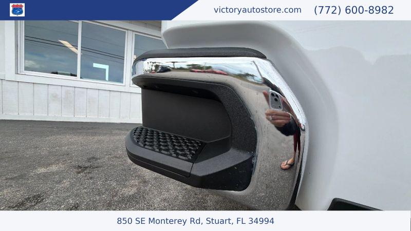 2022 Chevrolet Silverado 1500 4WD Crew Cab Short Bed LTZ