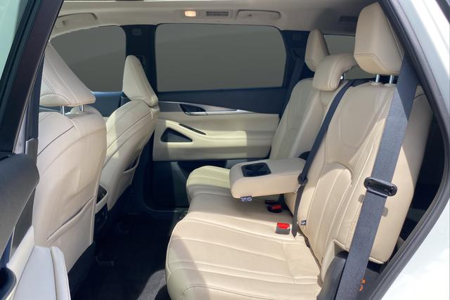 2023 INFINITI QX60 LUXE AWD