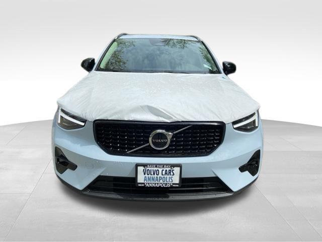 2026 Volvo XC40 Plus, B5 AWD Gas (mild hybrid), Dark