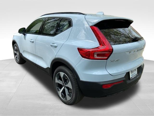2026 Volvo XC40 Plus, B5 AWD Gas (mild hybrid), Dark