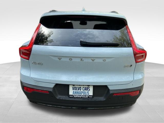 2026 Volvo XC40 Plus, B5 AWD Gas (mild hybrid), Dark