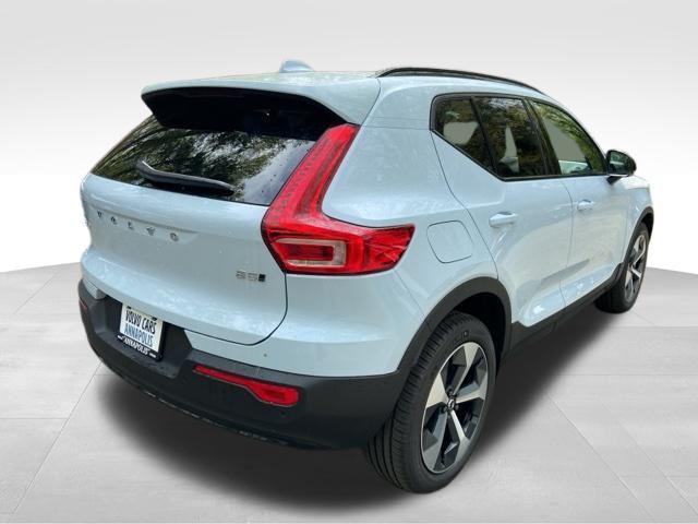 2026 Volvo XC40 Plus, B5 AWD Gas (mild hybrid), Dark