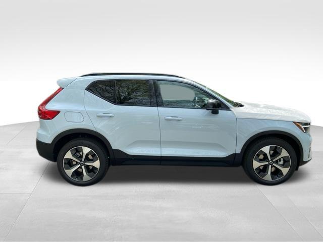 2026 Volvo XC40 Plus, B5 AWD Gas (mild hybrid), Dark