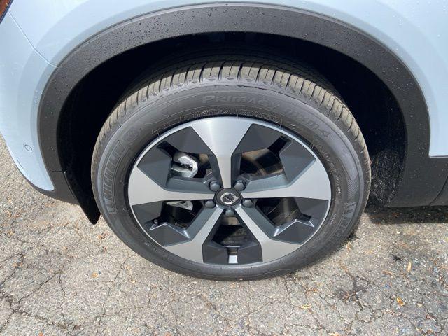 2026 Volvo XC40 Plus, B5 AWD Gas (mild hybrid), Dark