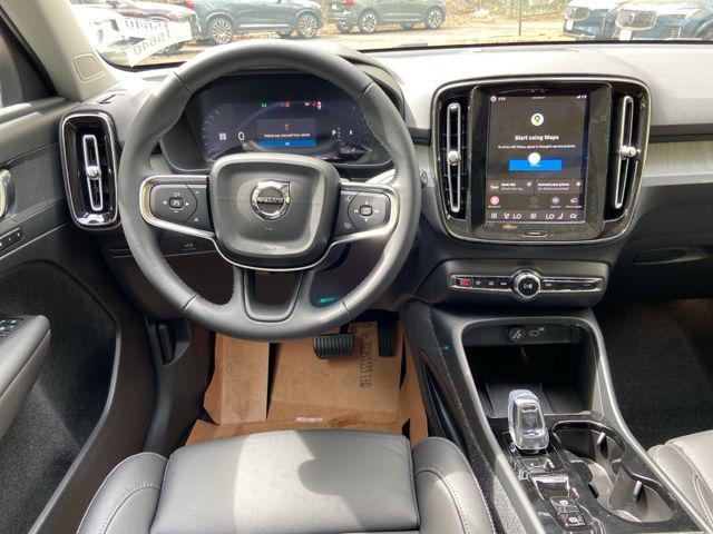 2026 Volvo XC40 Plus, B5 AWD Gas (mild hybrid), Dark