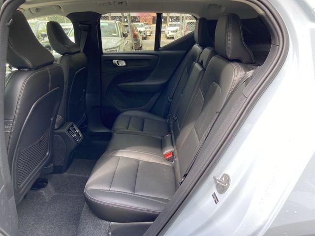 2026 Volvo XC40 Plus, B5 AWD Gas (mild hybrid), Dark