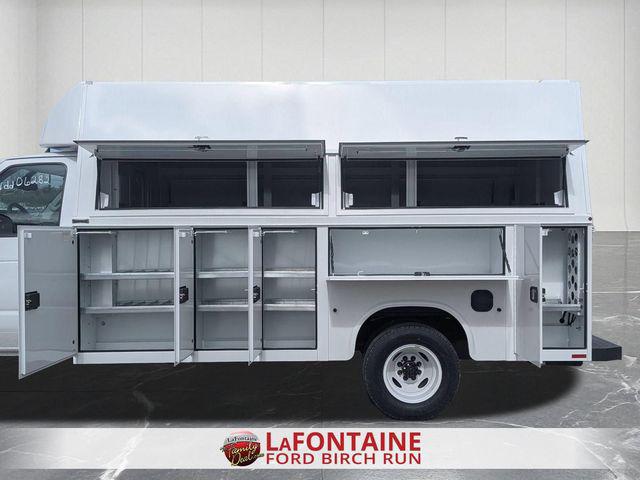 2027 Ford E-Series Cutaway Base