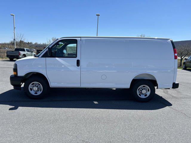 2026 Chevrolet Express Cargo Van 2500 Regular Wheelbase, WT, RWD