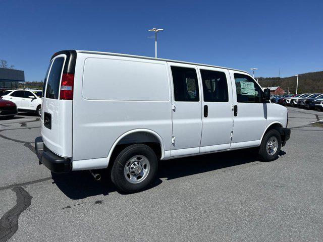 2026 Chevrolet Express Cargo Van 2500 Regular Wheelbase, WT, RWD