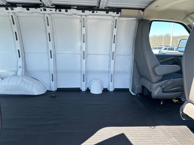 2026 Chevrolet Express Cargo Van 2500 Regular Wheelbase, WT, RWD