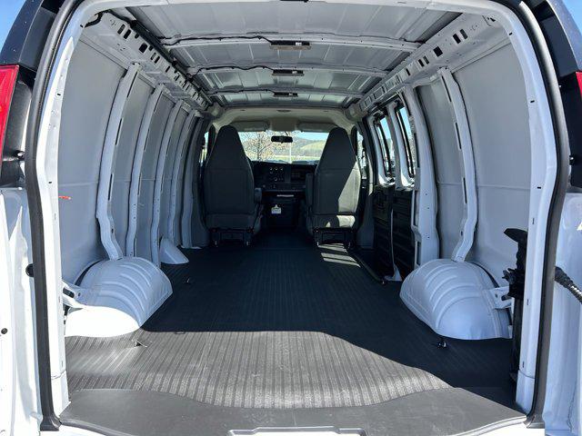 2026 Chevrolet Express Cargo Van 2500 Regular Wheelbase, WT, RWD