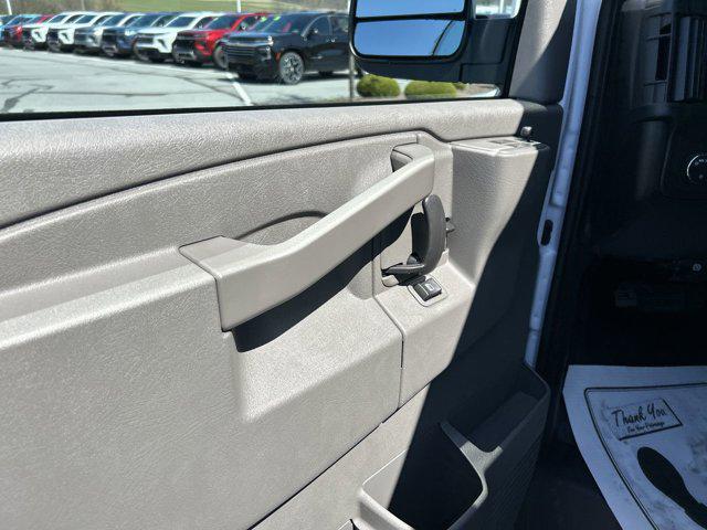 2026 Chevrolet Express Cargo Van 2500 Regular Wheelbase, WT, RWD