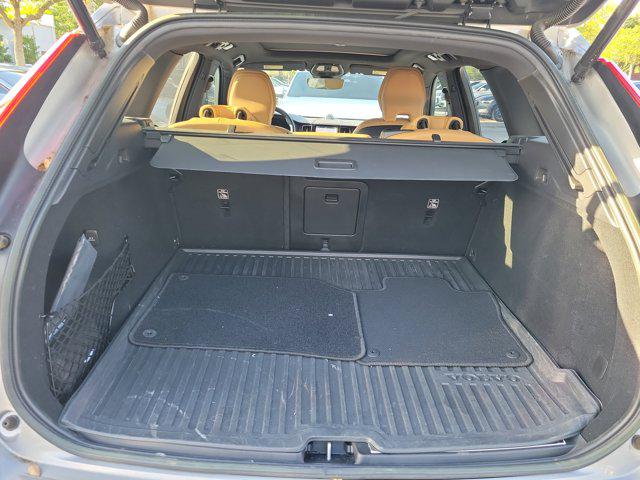 2023 Volvo XC60 B5 Ultimate Dark Theme