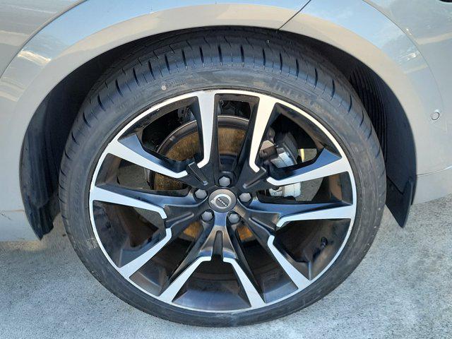 2023 Volvo XC60 B5 Ultimate Dark Theme