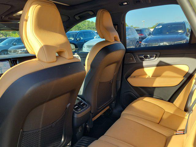 2023 Volvo XC60 B5 Ultimate Dark Theme