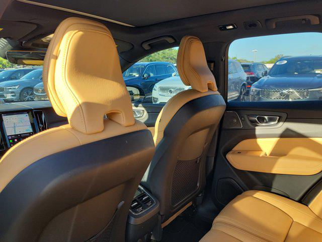 2023 Volvo XC60 B5 Ultimate Dark Theme