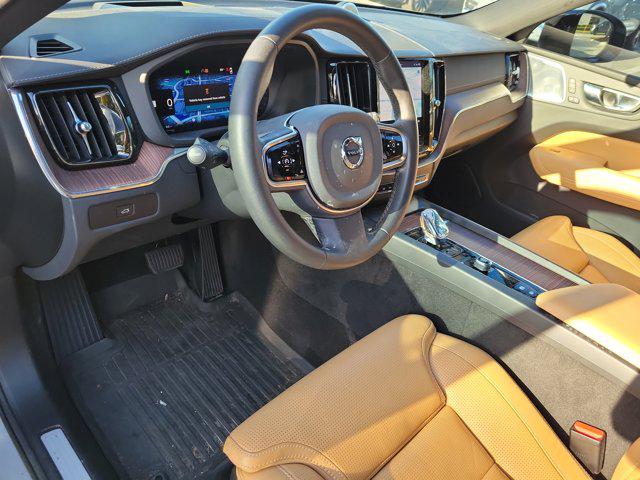 2023 Volvo XC60 B5 Ultimate Dark Theme
