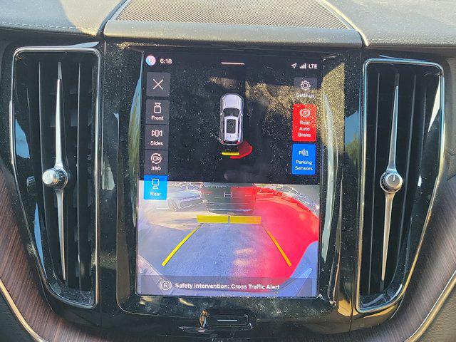 2023 Volvo XC60 B5 Ultimate Dark Theme