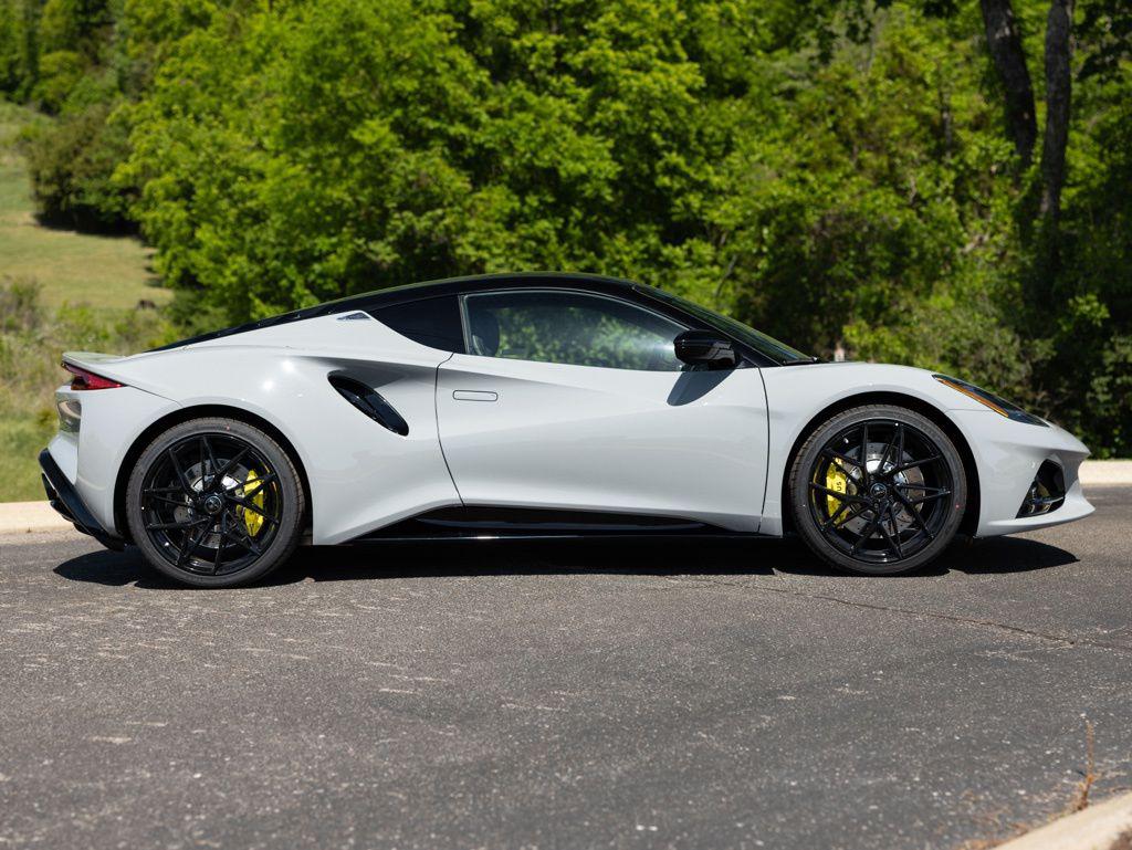 2026 Lotus Emira - Photo 8
