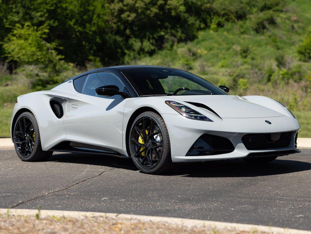 2026 Lotus Emira - Photo 9