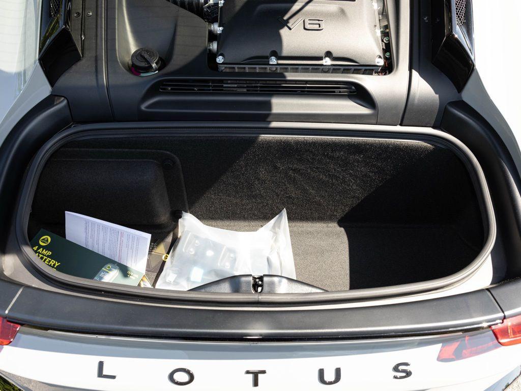 2026 Lotus Emira - Photo 42