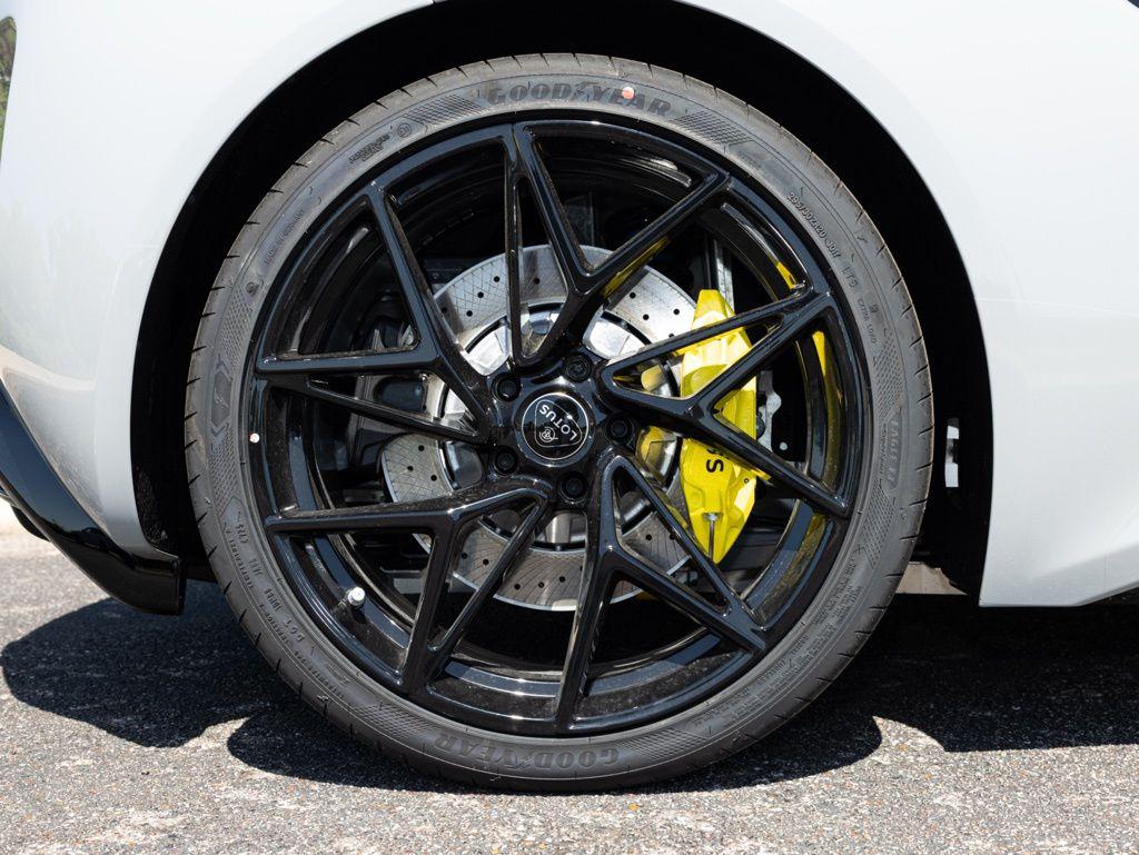 2026 Lotus Emira - Photo 58