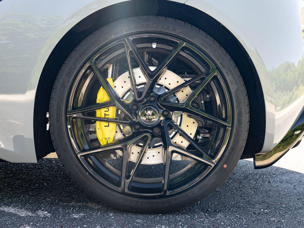 2026 Lotus Emira - Photo 59