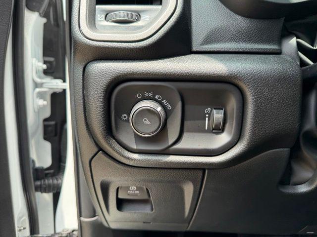 2026 Ram 1500 Tradesman Crew Cab 4x4 5'7" Box