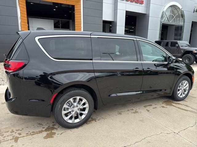 2027 Chrysler Pacifica PACIFICA SELECT AWD