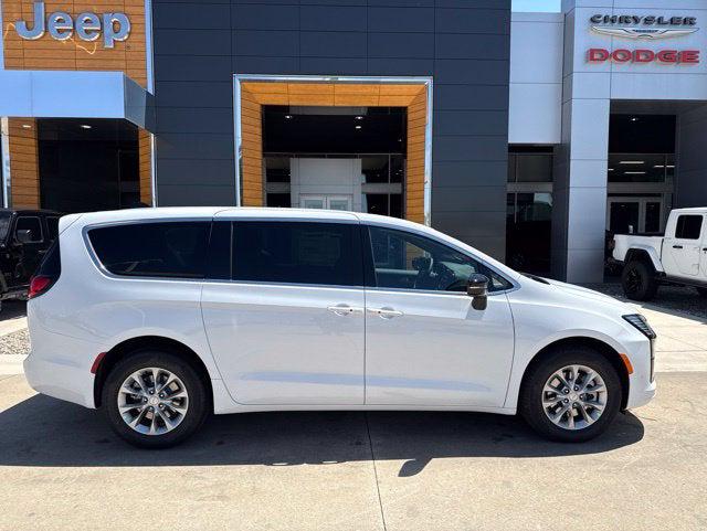2027 Chrysler Pacifica Select AWD