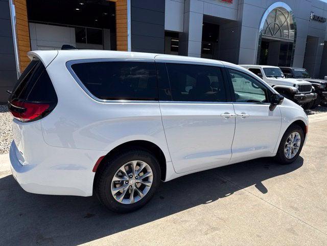 2027 Chrysler Pacifica Select AWD