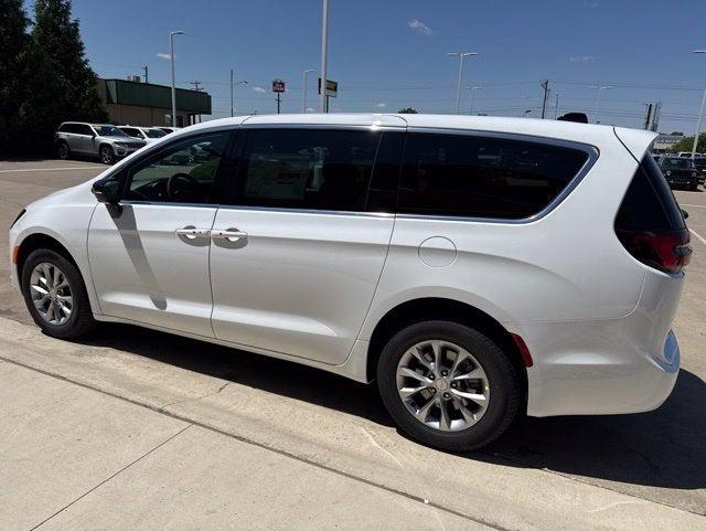 2027 Chrysler Pacifica Select AWD