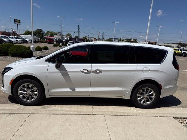 2027 Chrysler Pacifica Select AWD