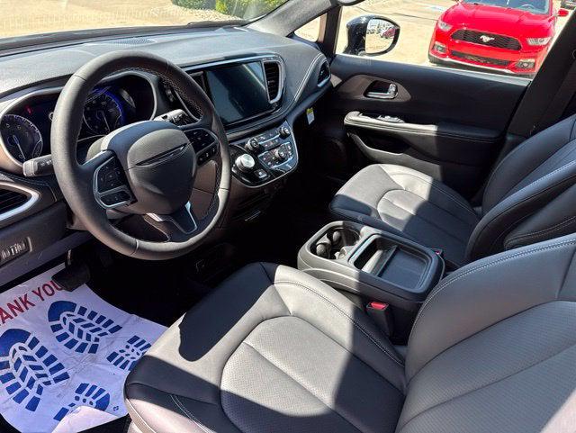 2027 Chrysler Pacifica Select AWD