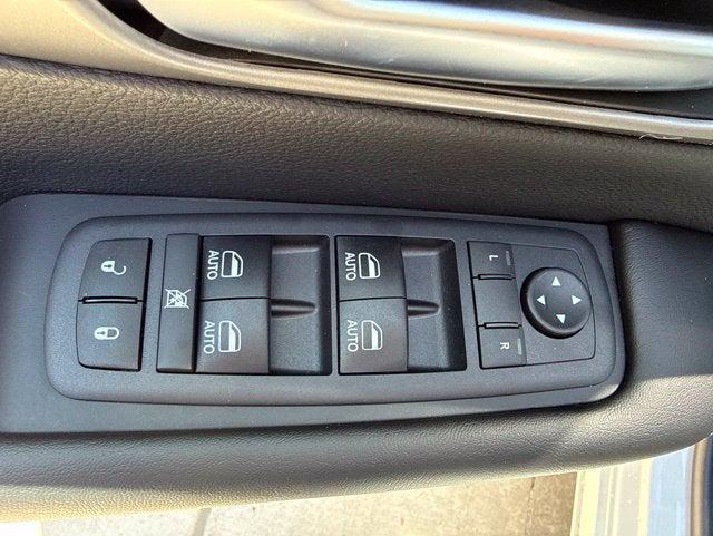 2027 Chrysler Pacifica Select AWD