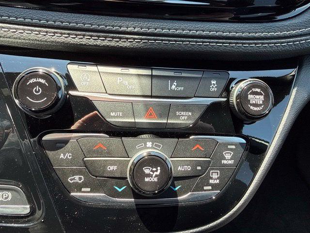 2027 Chrysler Pacifica Select AWD