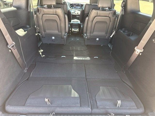 2027 Chrysler Pacifica Select AWD