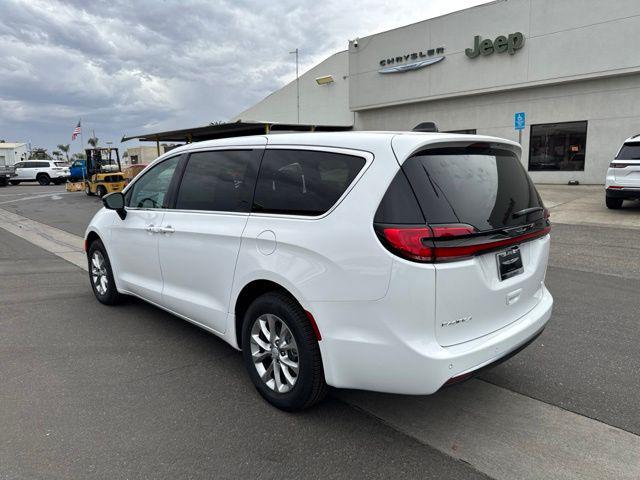 2027 Chrysler Pacifica Select AWD