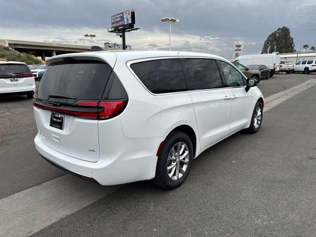 2027 Chrysler Pacifica Select AWD