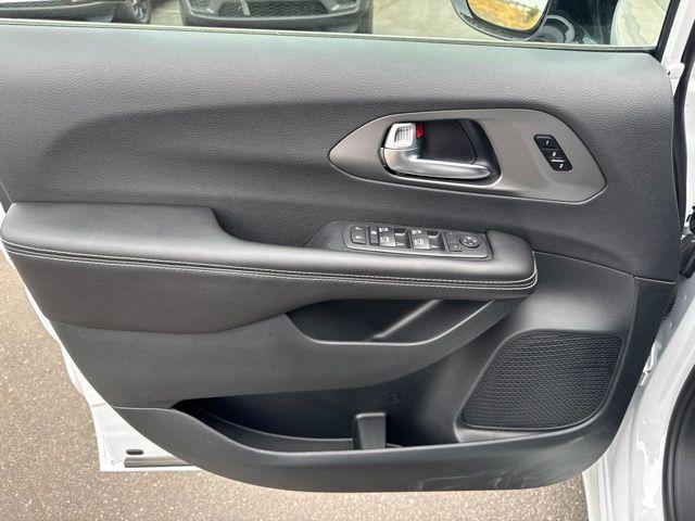 2027 Chrysler Pacifica Select AWD