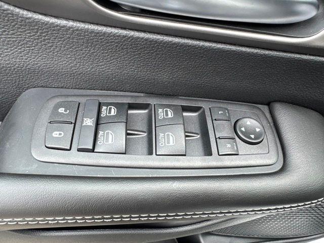2027 Chrysler Pacifica Select AWD