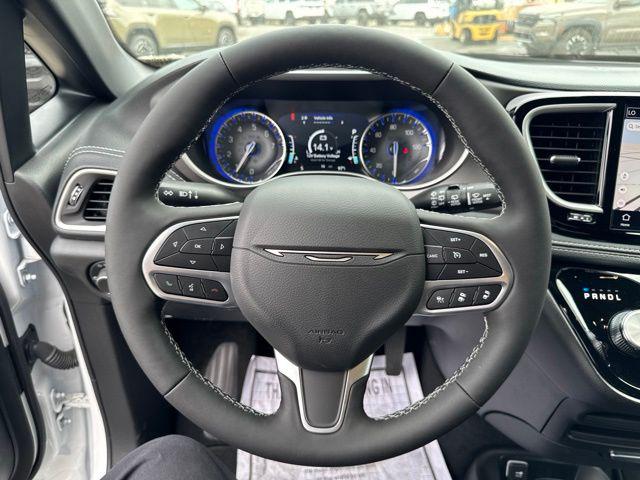 2027 Chrysler Pacifica Select AWD