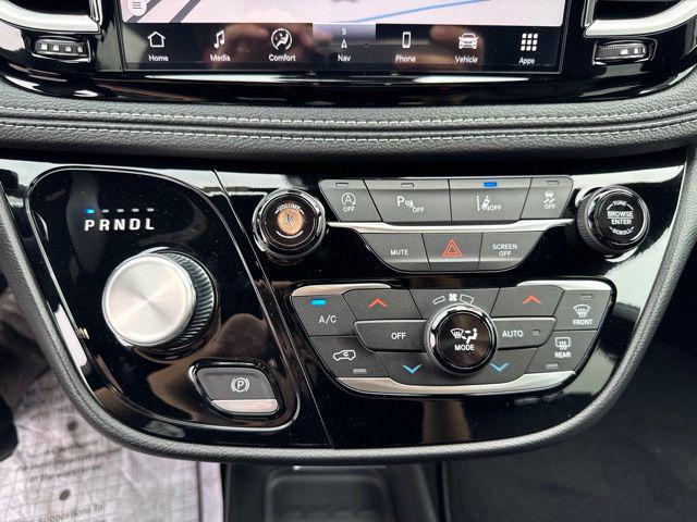 2027 Chrysler Pacifica Select AWD