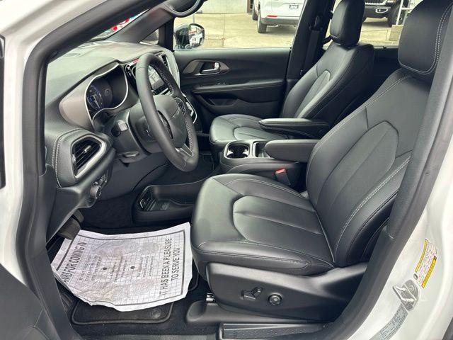 2027 Chrysler Pacifica Select AWD