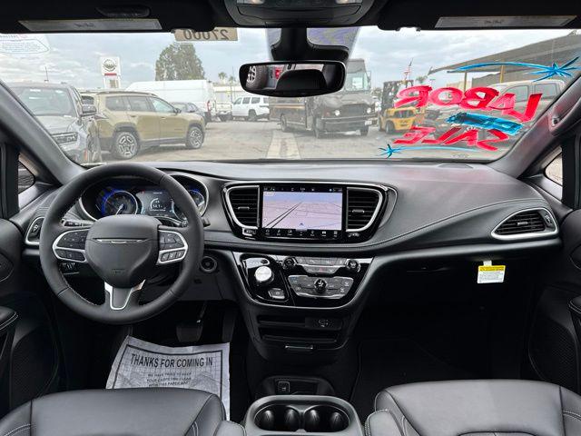 2027 Chrysler Pacifica Select AWD