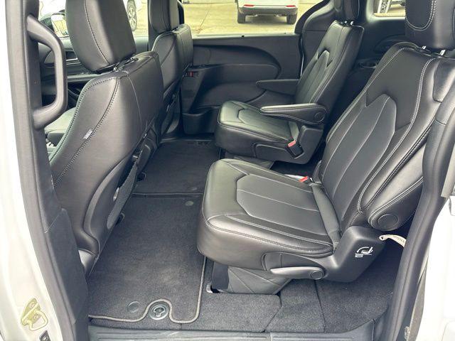 2027 Chrysler Pacifica Select AWD