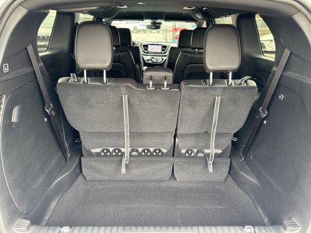 2027 Chrysler Pacifica Select AWD