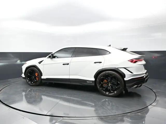 2023 Lamborghini Urus Performante